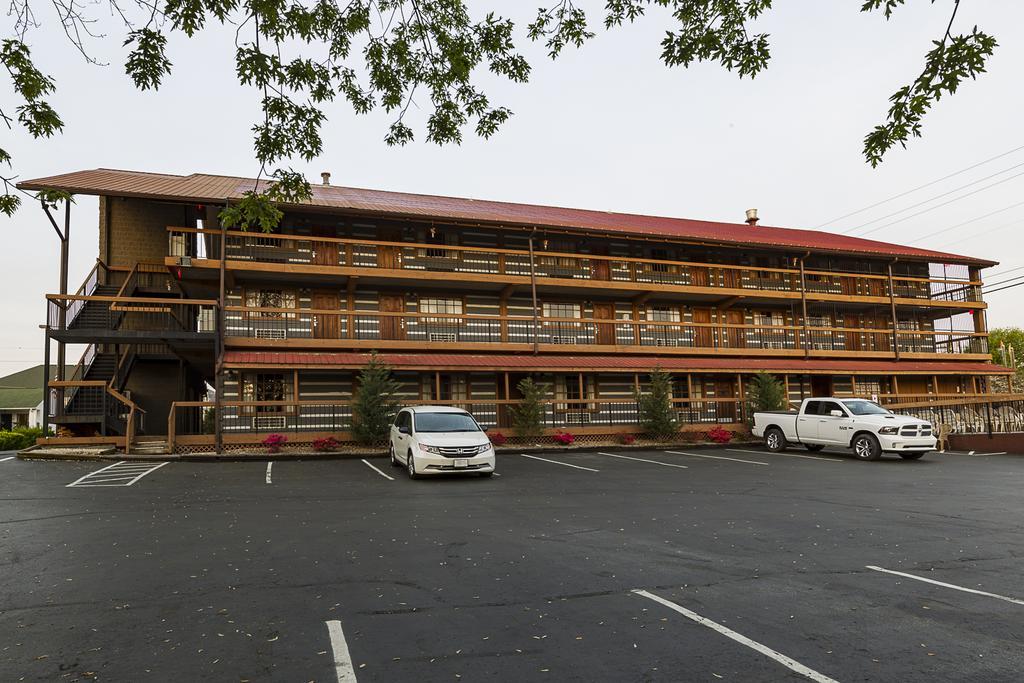 Timbers Lodge Pigeon Forge Bagian luar foto